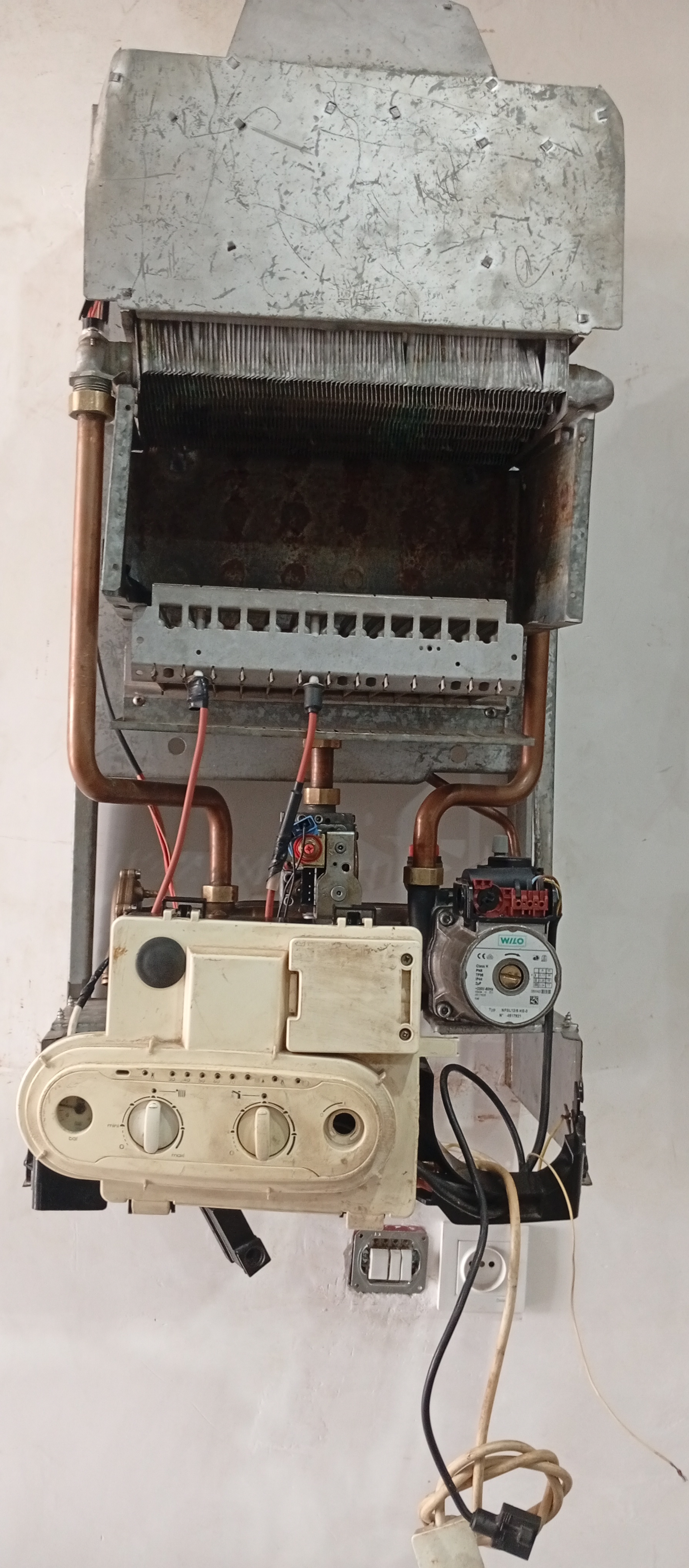 تعمیرات پکیج دیواری و آبگرمکن در اسلامشهر و حومه: خدمات حرفه‌ای و سریع